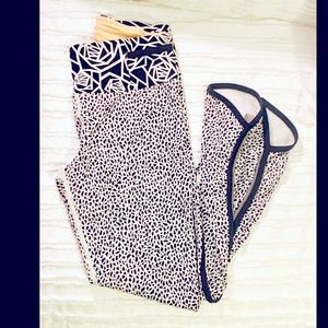 lululemon Geometric Rose Cropped Legging